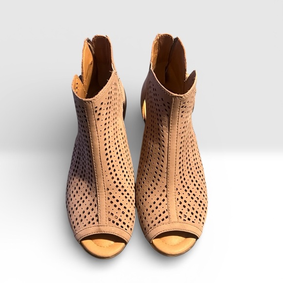 Earth Keri Taupe Peep-Toe Ankle Boots Size 7 - Picture 3 of 9